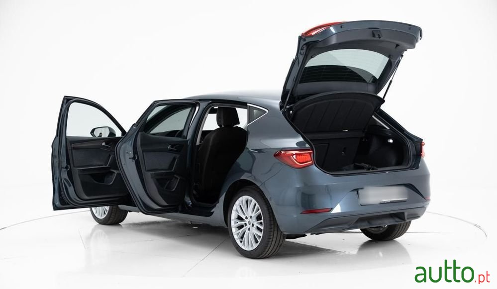 2021' SEAT Leon photo #5