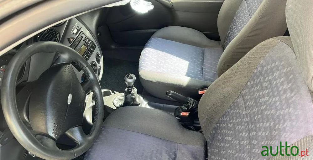 2001' Ford Focus photo #5