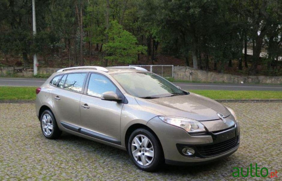 2013' Renault Megane Sport Tourer photo #2