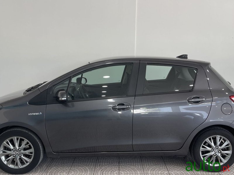 2017' Toyota Yaris photo #4