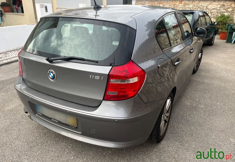 2010' BMW Série 1 Ia photo #2