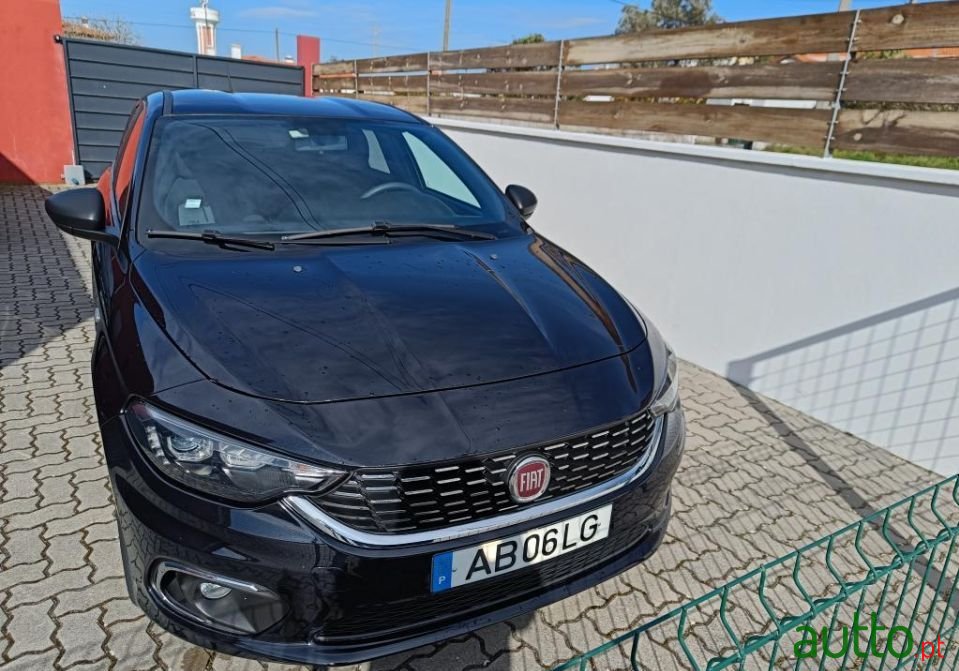 2020' Fiat Tipo Station Wagon photo #3