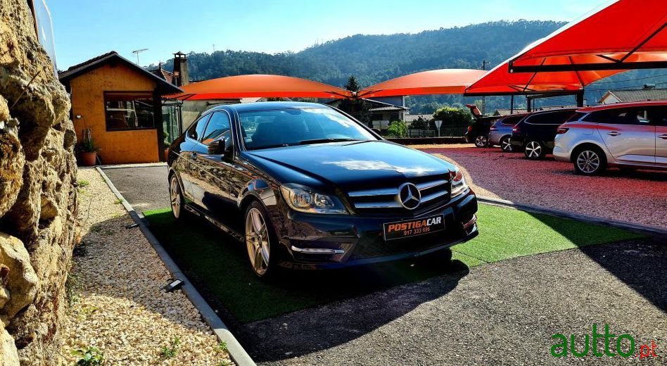 2011' Mercedes-Benz C-220 photo #1