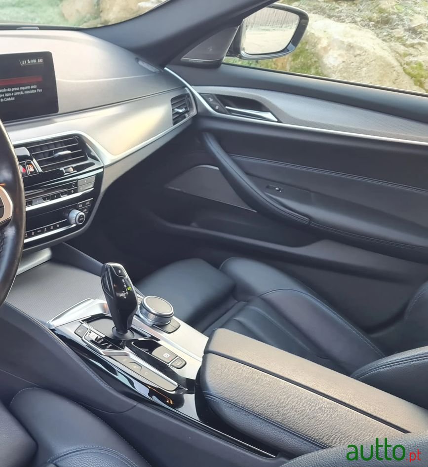 2017' BMW 530 photo #2