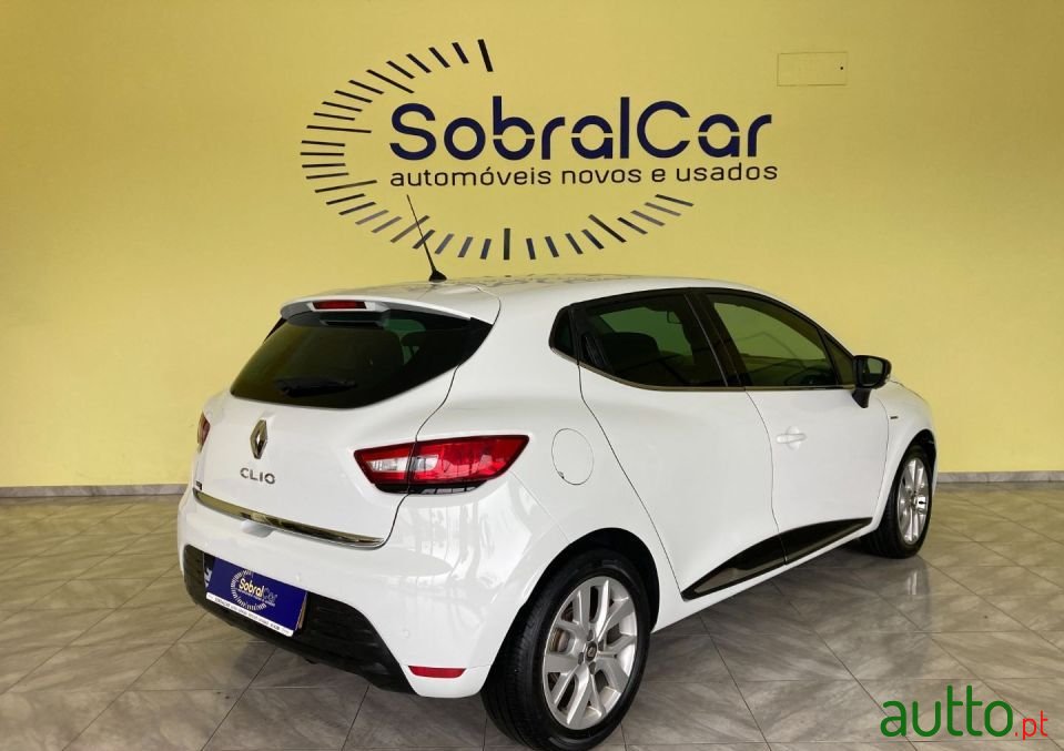 2019' Renault Clio photo #2