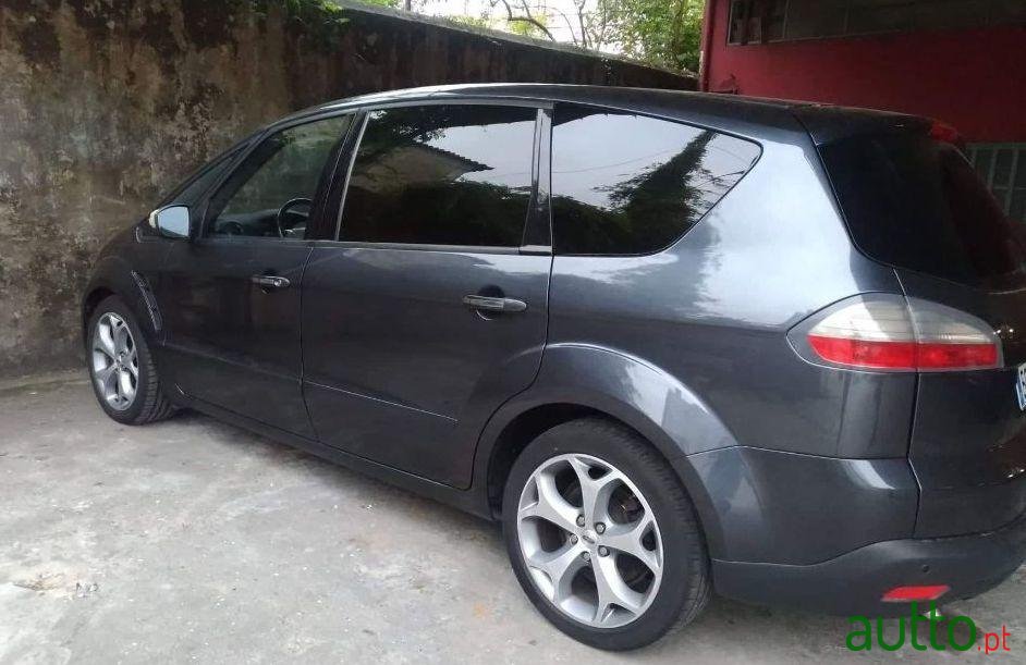 2009' Ford S-Max photo #1