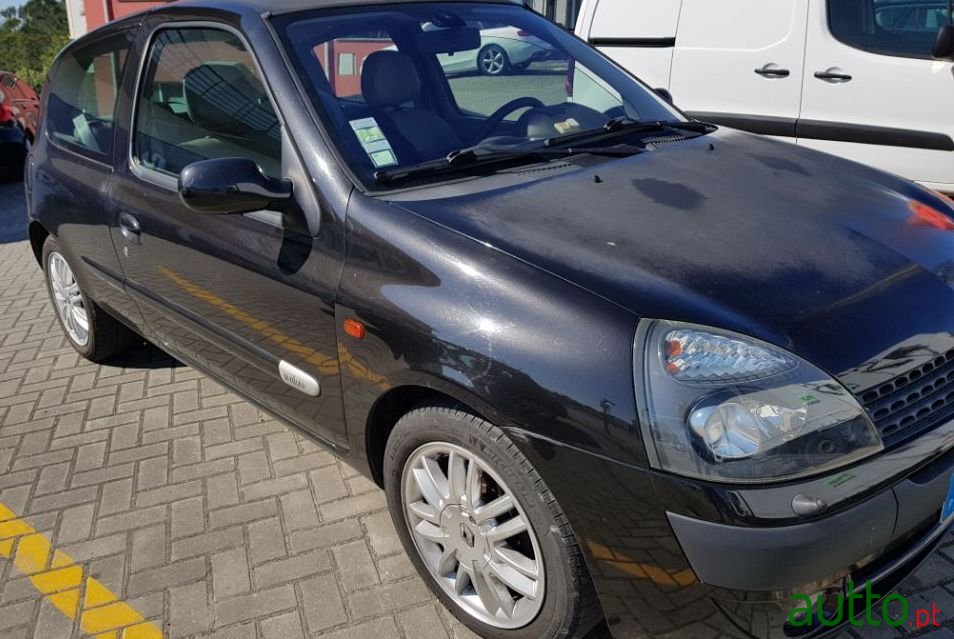 2003' Renault Clio photo #3