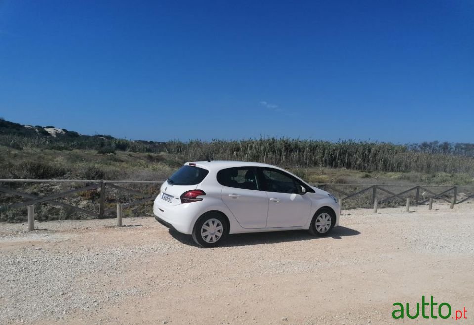 2015' Peugeot 208 photo #3