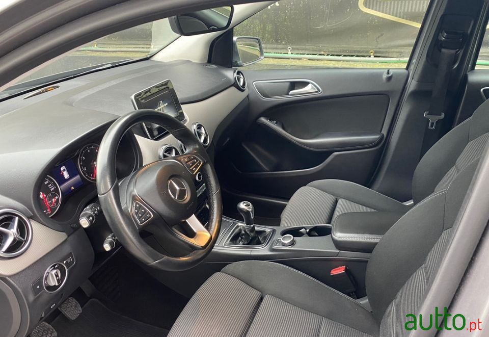 2016' Mercedes-Benz B-180 photo #5