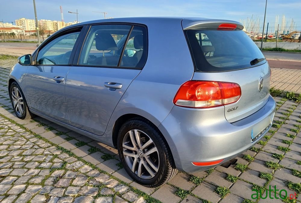 2009' Volkswagen Golf photo #3
