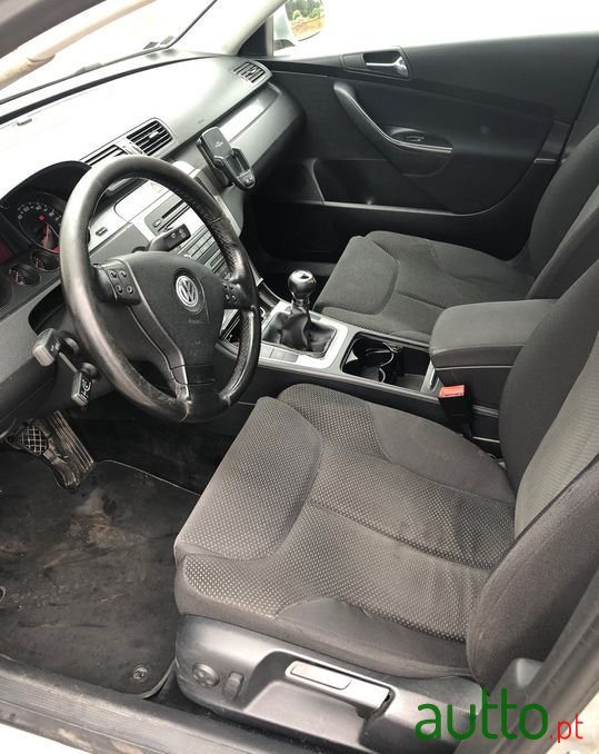 2006' Volkswagen Passat photo #3