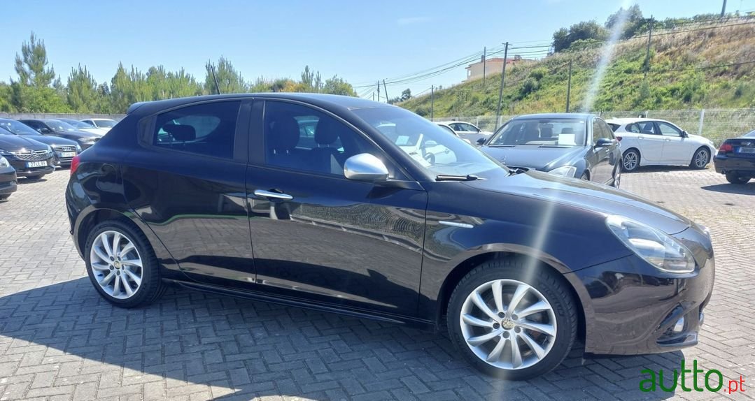 2014' Alfa Romeo Giulietta photo #4