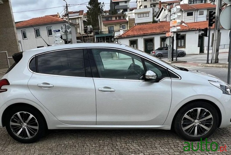 2017' Peugeot 208 photo #5