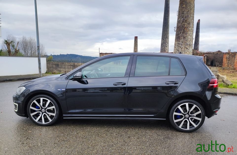 2015' Volkswagen Golf photo #2