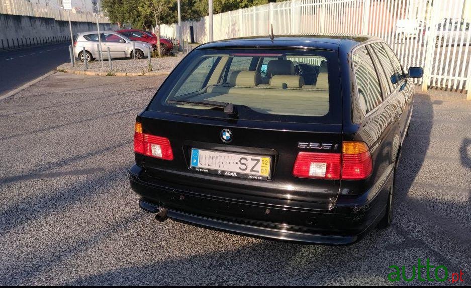 2002' BMW 525 Ia Touring photo #2