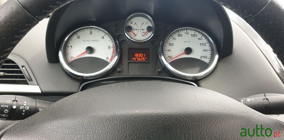 2010' Peugeot 207 photo #4