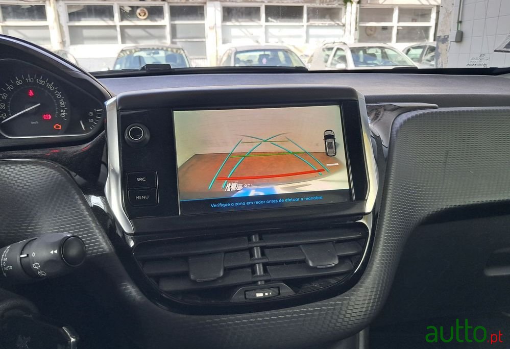2018' Peugeot 2008 1.2 Puretech Style photo #5