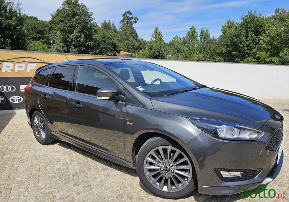 2017' Ford Focus photo #2