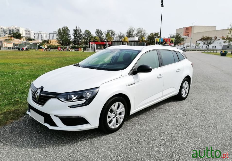 2019' Renault Megane Sport Tourer photo #2
