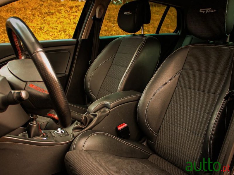 2015' Renault Megane Sport Tourer photo #5