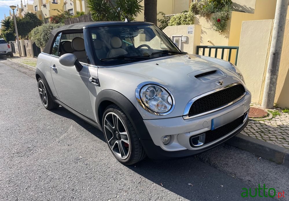 2011' MINI Cabrio Cooper D photo #4