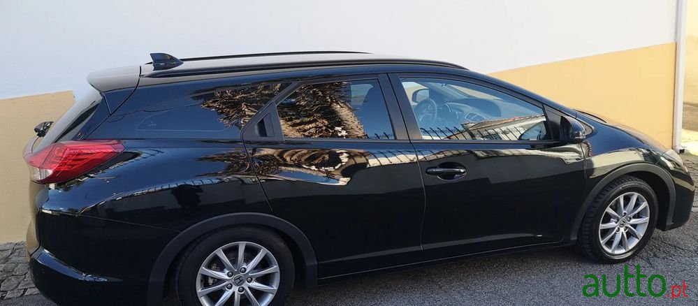 2016' Honda Civic Tourer photo #2