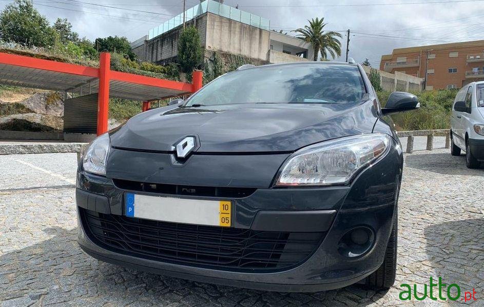 2010' Renault Megane Break photo #1