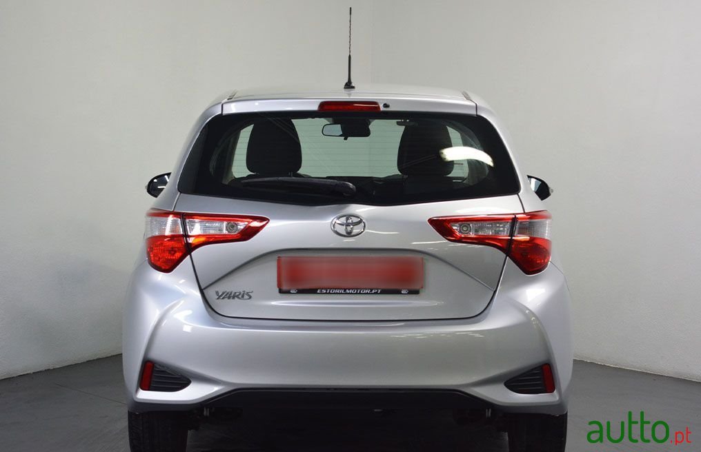 2017' Toyota Yaris photo #4