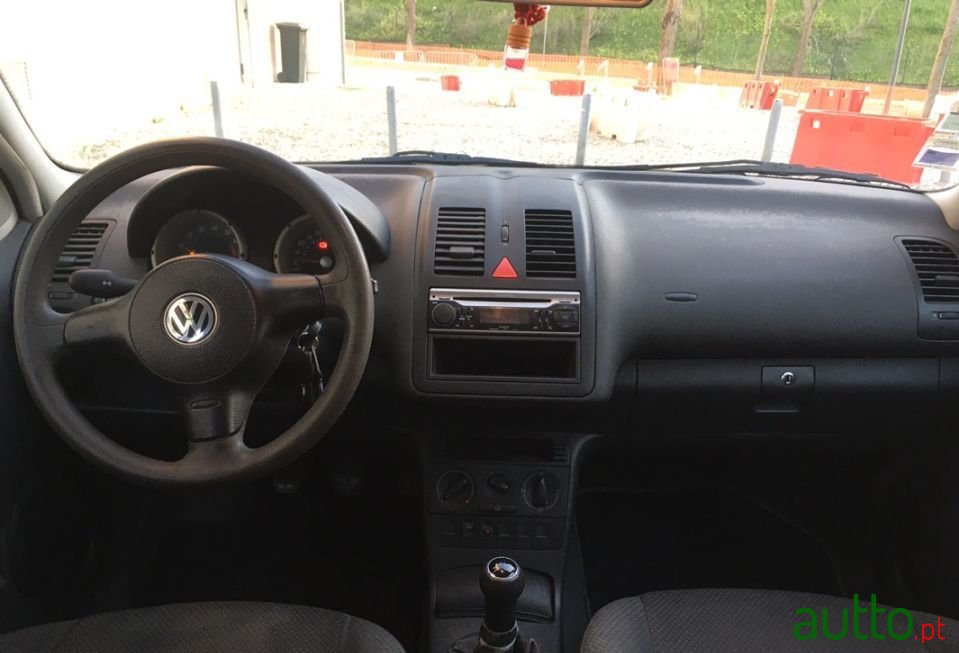 2001' Volkswagen Polo 1.0 photo #5