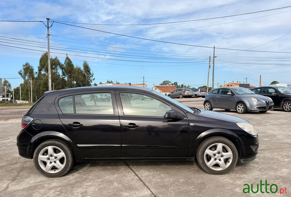 2007' Opel Astra photo #2