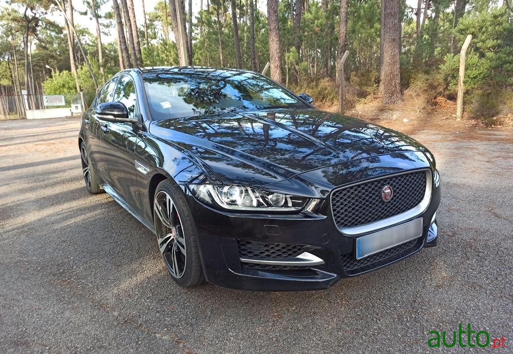 2018' Jaguar XE photo #2