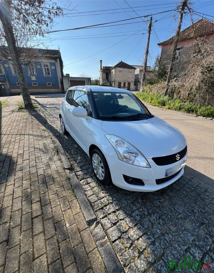 2012' Suzuki Swift 1.2 Vvt Glx photo #2