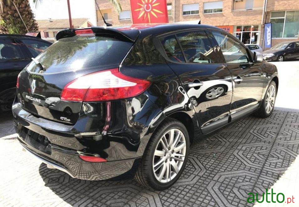 2012' Renault Megane photo #1