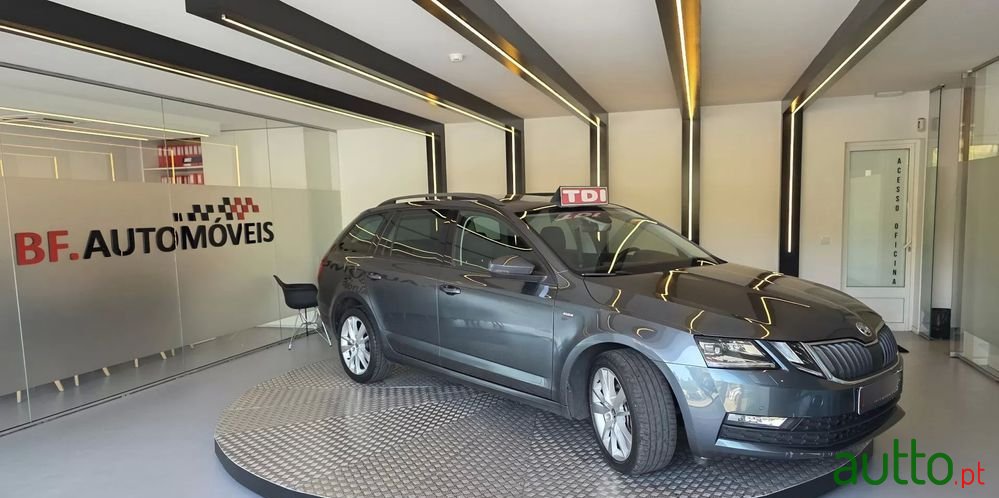 2017' Skoda Octavia Break photo #5