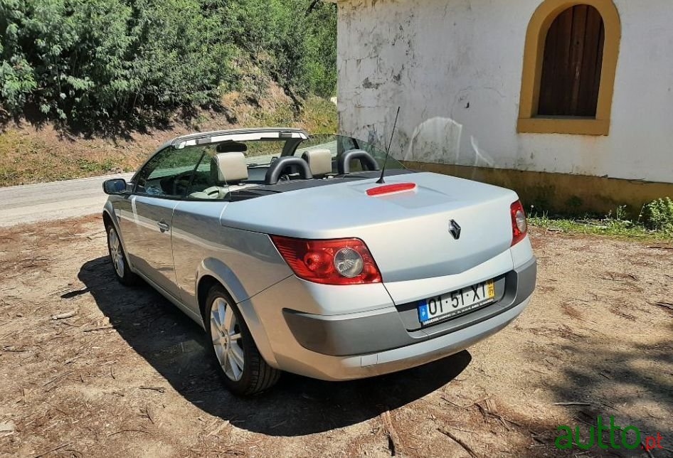 2004' Renault Megane photo #1