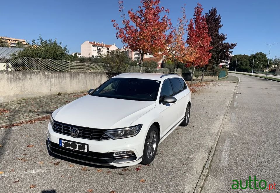 2017' Volkswagen Passat Variant photo #1