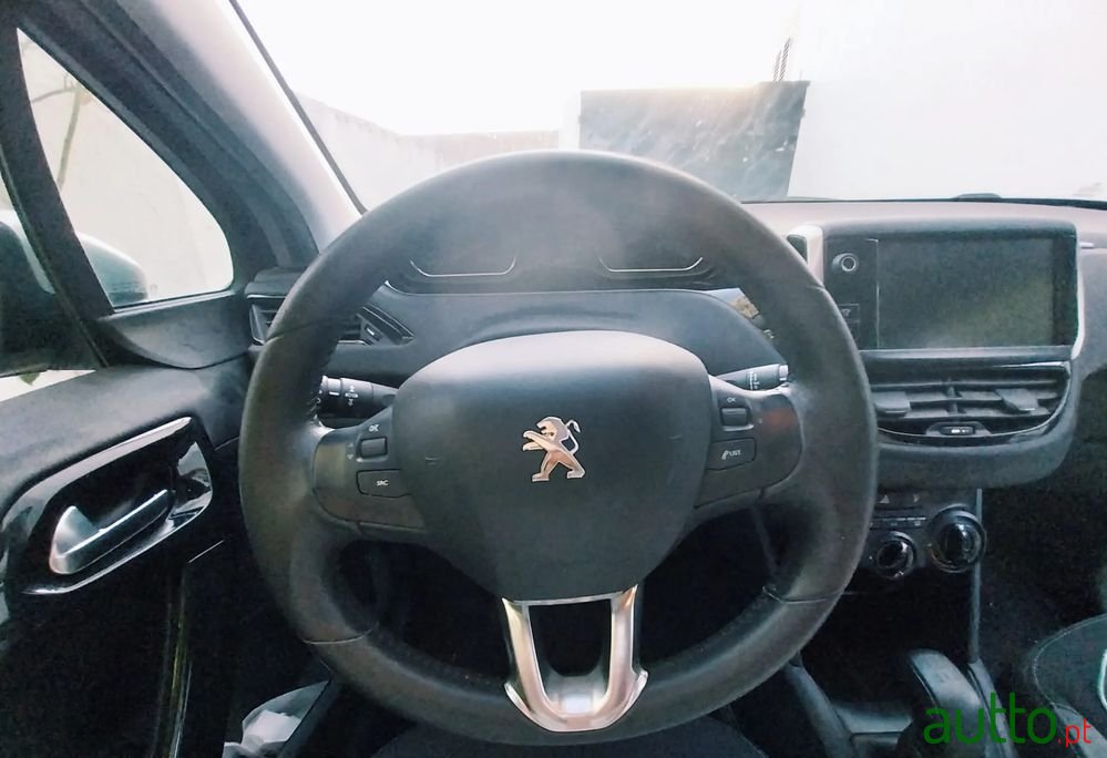 2013' Peugeot 208 1.2 Vti Active photo #3