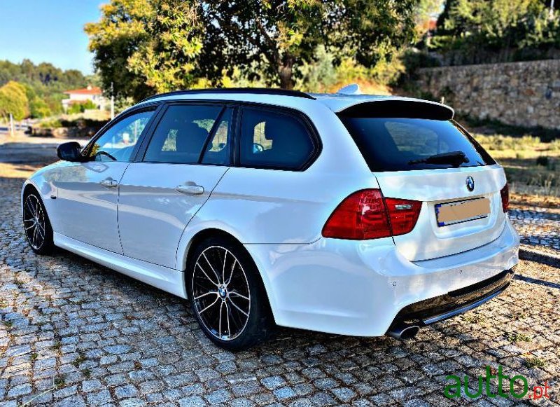 2010' BMW 318 photo #3