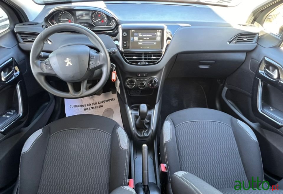 2016' Peugeot 208 photo #6