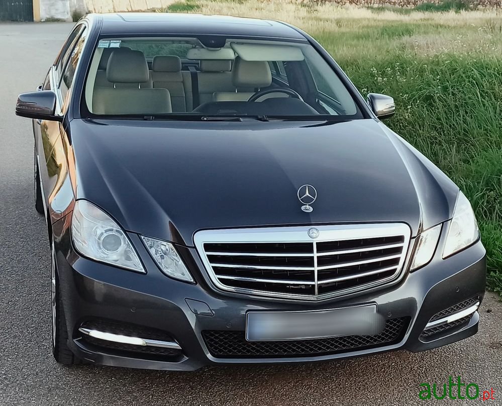 2012' Mercedes-Benz E 300 photo #3