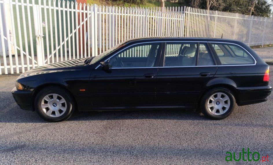 2002' BMW 525 Ia Touring photo #1