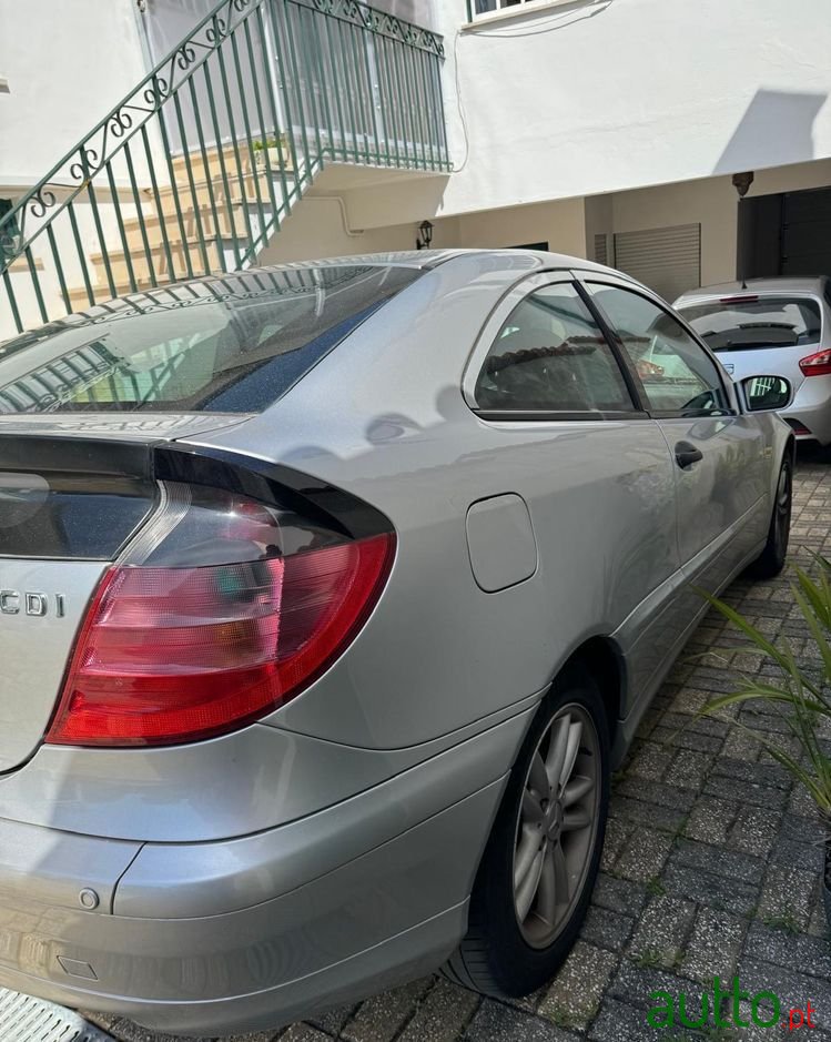 2002' Mercedes-Benz 220 photo #3