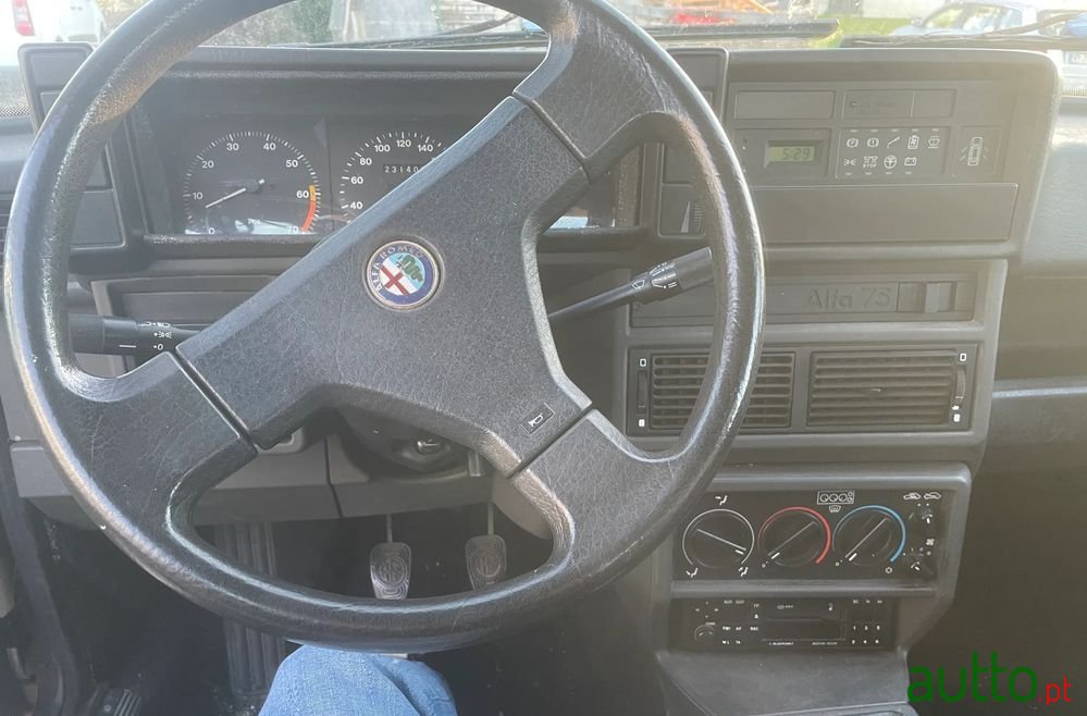 1991' Alfa Romeo 75 1.6 I.E. Trofeo photo #6