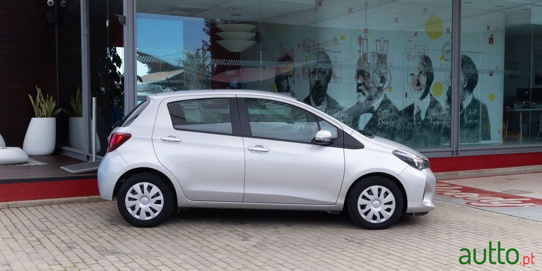 2016' Toyota Yaris photo #5