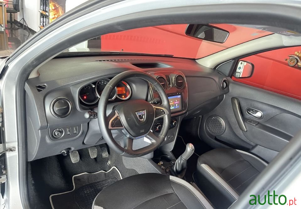 2017' Dacia Sandero photo #5