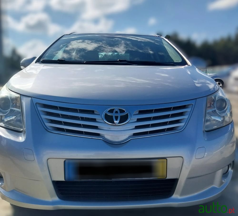 2010' Toyota Avensis Sw photo #2