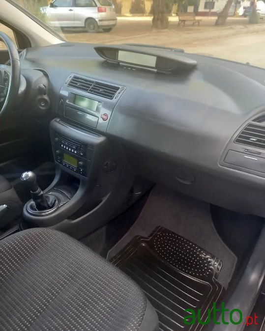 2010' Citroen C4 photo #6