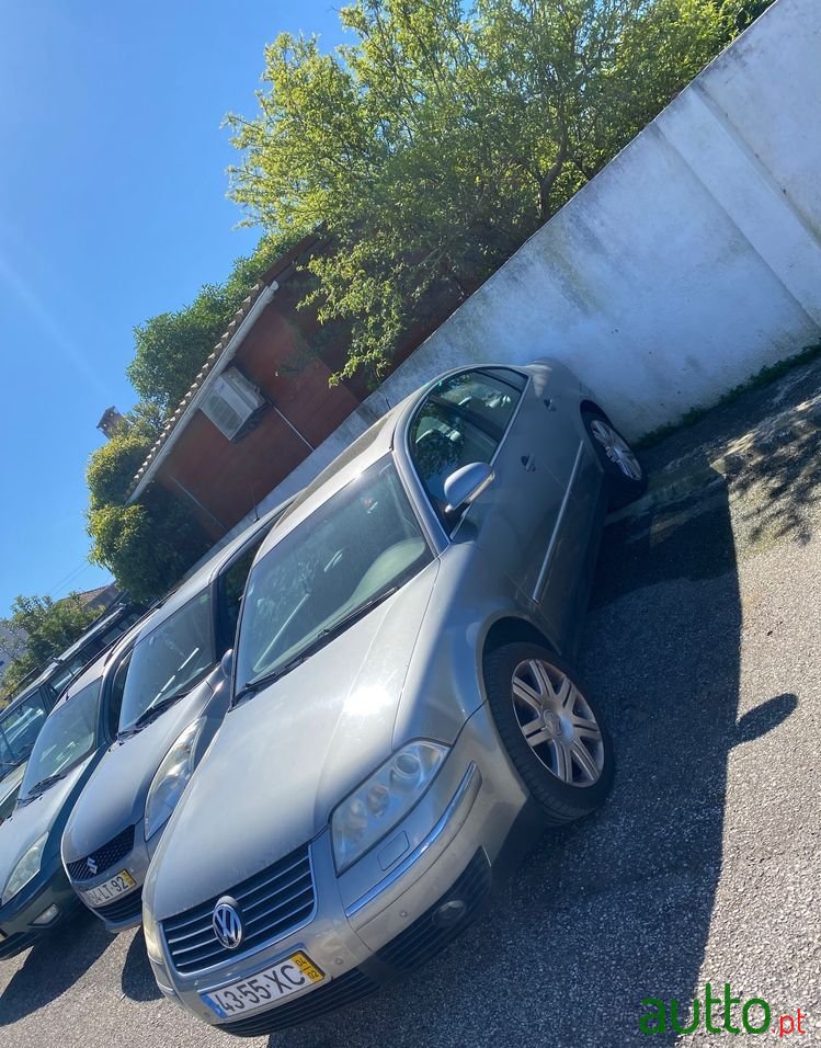 2003' Volkswagen Passat photo #1