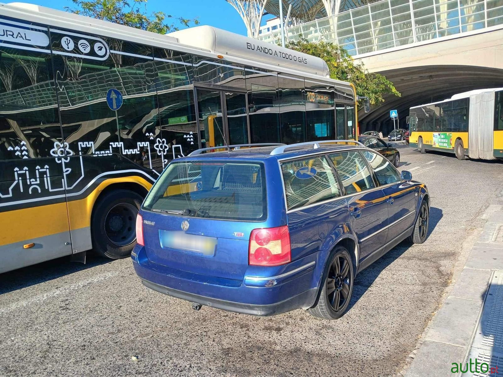 2001' Volkswagen Passat photo #5