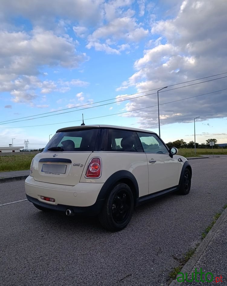 2011' MINI Coupé Cooper Sd photo #2